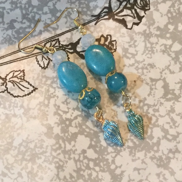 SHEBA Jewelry - Blue Jade seashell Earrings